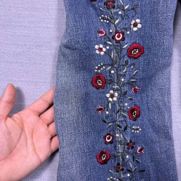 Route 66 Stretch Women's 18W Blue Denim Embroidered Floral Flare Jeans - Picture 4 of 12